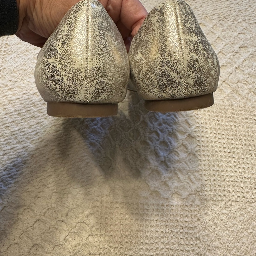 Metallic Ruffled Pointed Toe Flats - Picture 4 of 5
